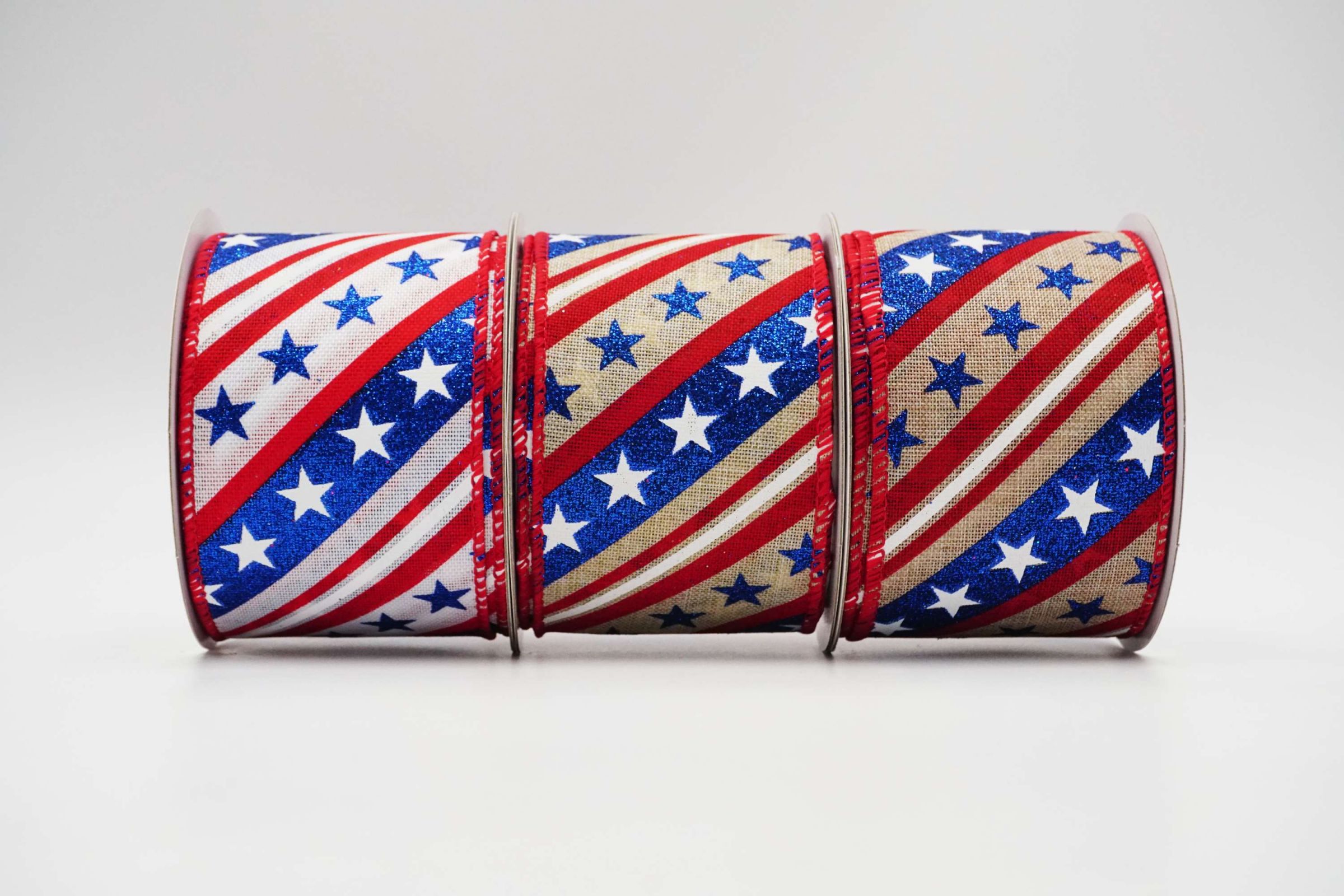 Звезды сияют на ленте 4 июля